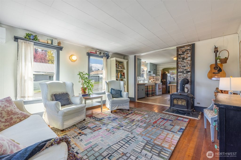 Photo of 311 W Nevada Avenue, Roslyn, WA 98941 (MLS # 2513472)