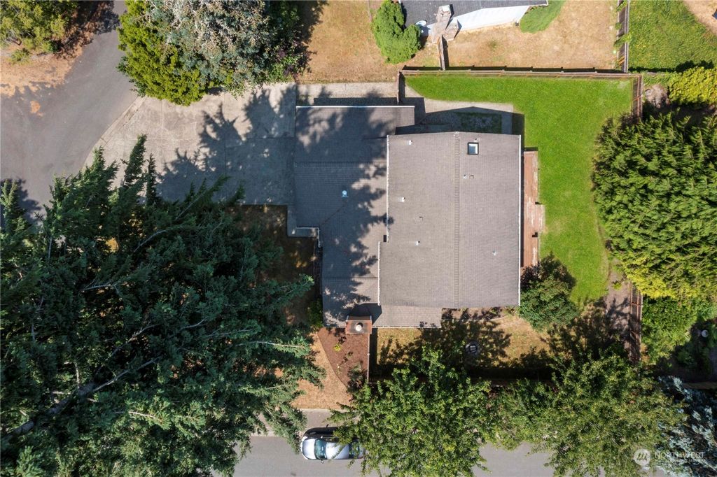 Photo of 32030 4th Avenue SW, Federal Way, WA 98023 (MLS # 2137251)