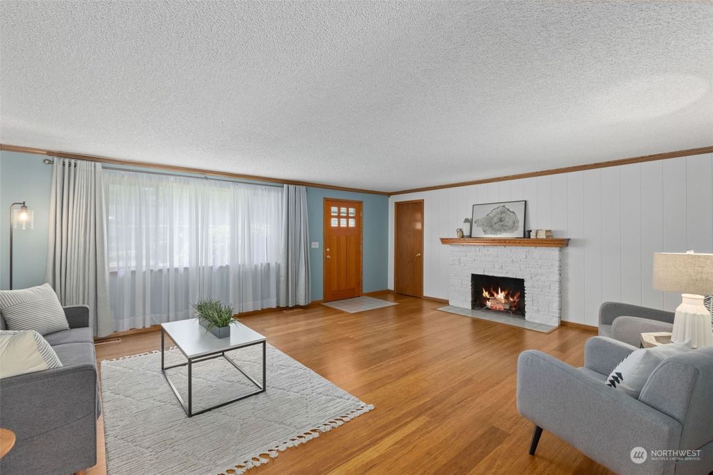 Photo of 2926 S 135th Street, Tukwila, WA 98168 (MLS # 2253469)