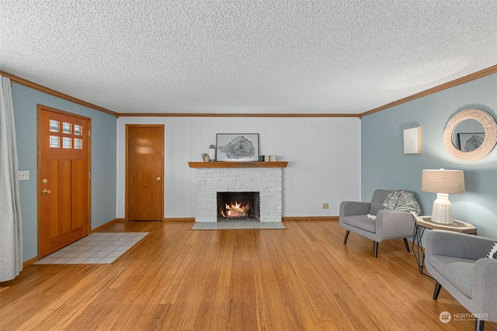 Photo of 2926 S 135th Street, Tukwila, WA 98168 (MLS # 2253469)