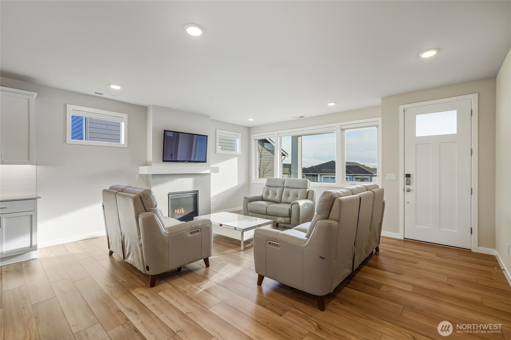 5464 Lasiandra Drive