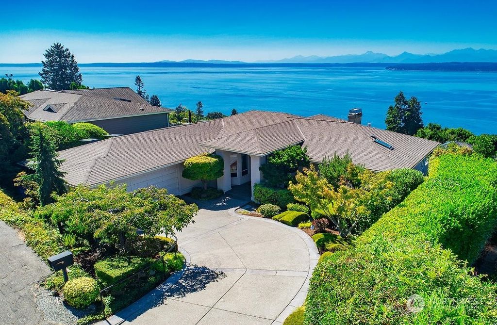 Photo of 17227 14th Avenue NW, Shoreline, WA 98177 (MLS # 2148118)