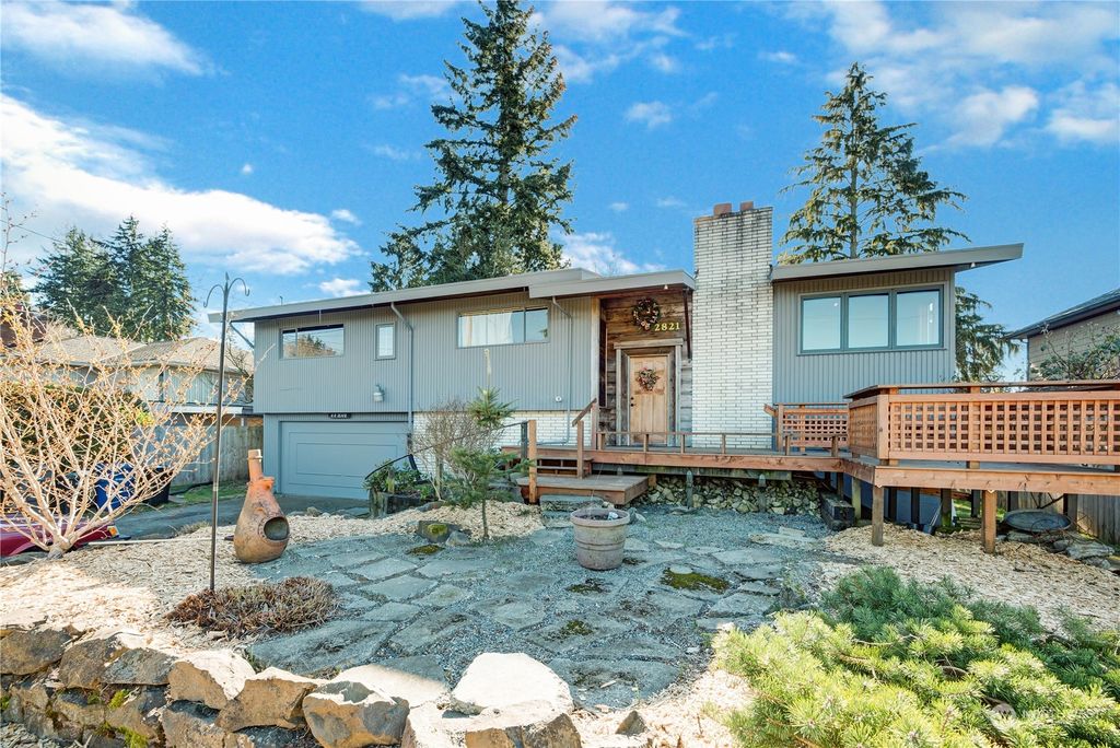 Photo of 2821 SW 167th Place, Burien, WA 98166 (MLS # 2043085)