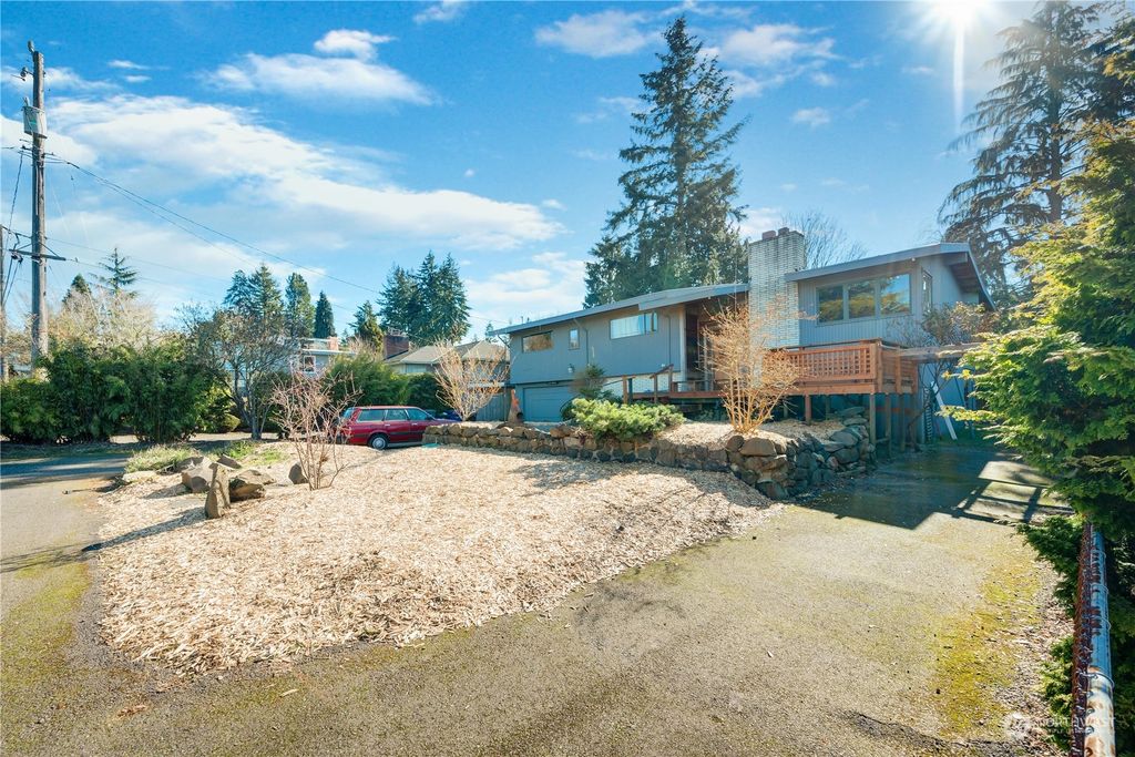 Photo of 2821 SW 167th Place, Burien, WA 98166 (MLS # 2043085)