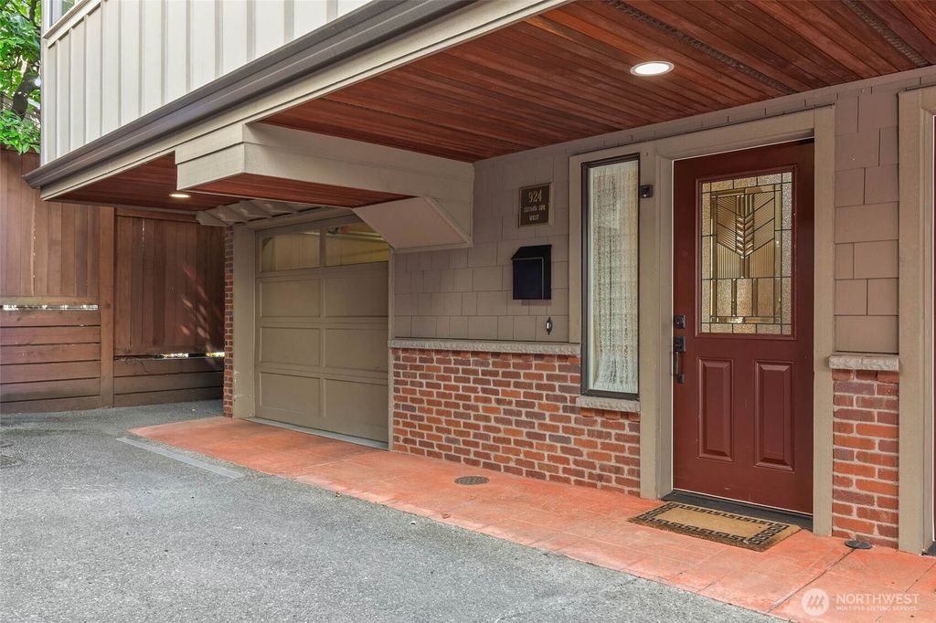 Photo of 924 2nd Avenue W, Seattle, WA 98119 (MLS # 2508647)