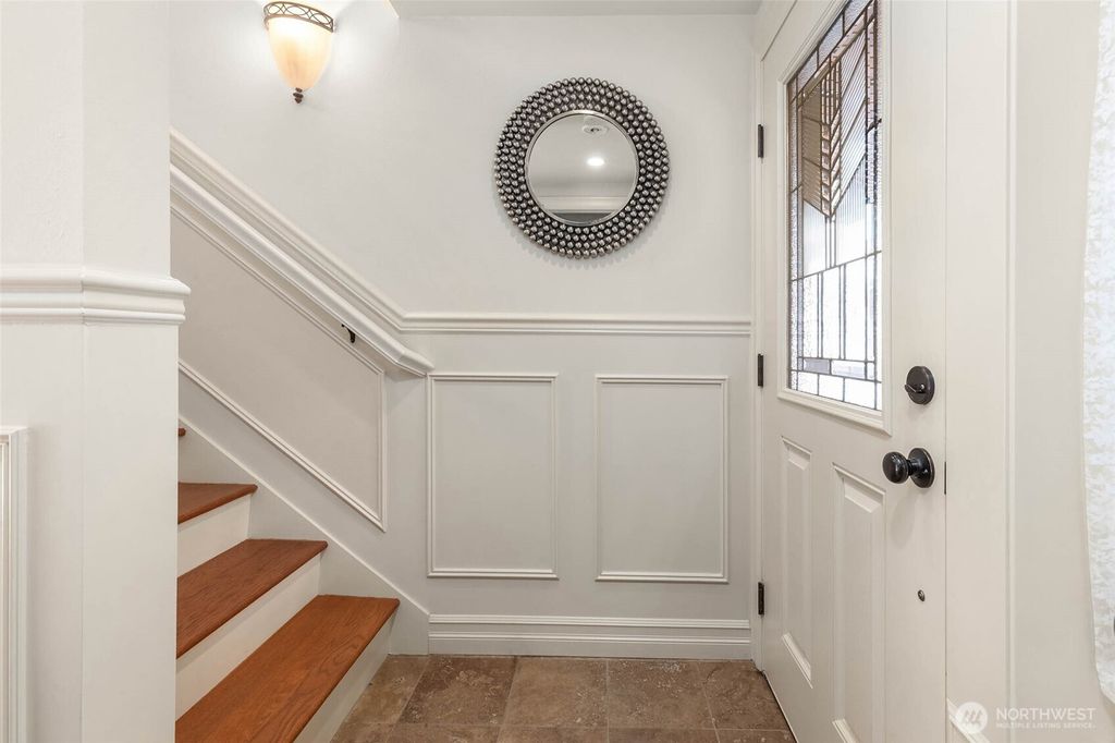 Photo of 924 2nd Avenue W, Seattle, WA 98119 (MLS # 2508647)