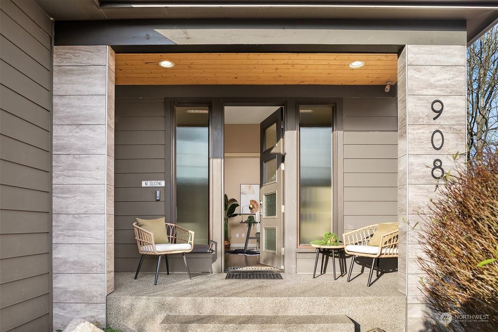 Photo of 908 NW 87th Street, Seattle, WA 98117 (MLS # 2319271)