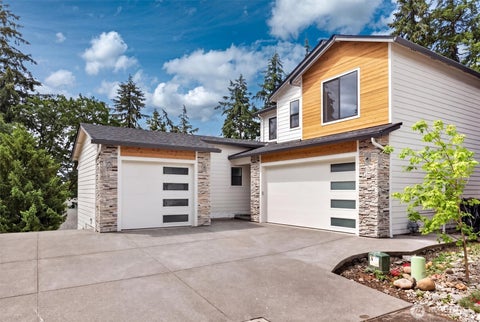 Photo of 10711 SE 13th Circle, Vancouver, WA 98664 (MLS # 2582260)