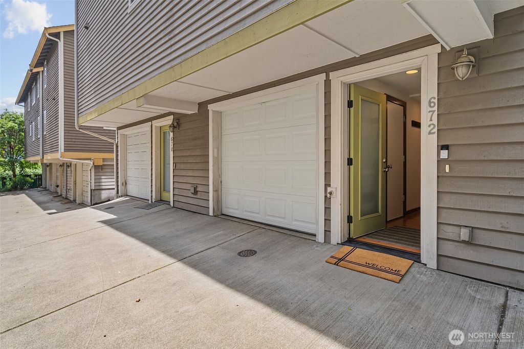 Photo of 672 NE 40th St St, Seattle, WA 98105 (MLS # 2379537)