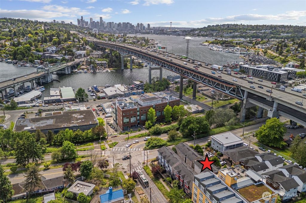 Photo of 672 NE 40th St St, Seattle, WA 98105 (MLS # 2379537)