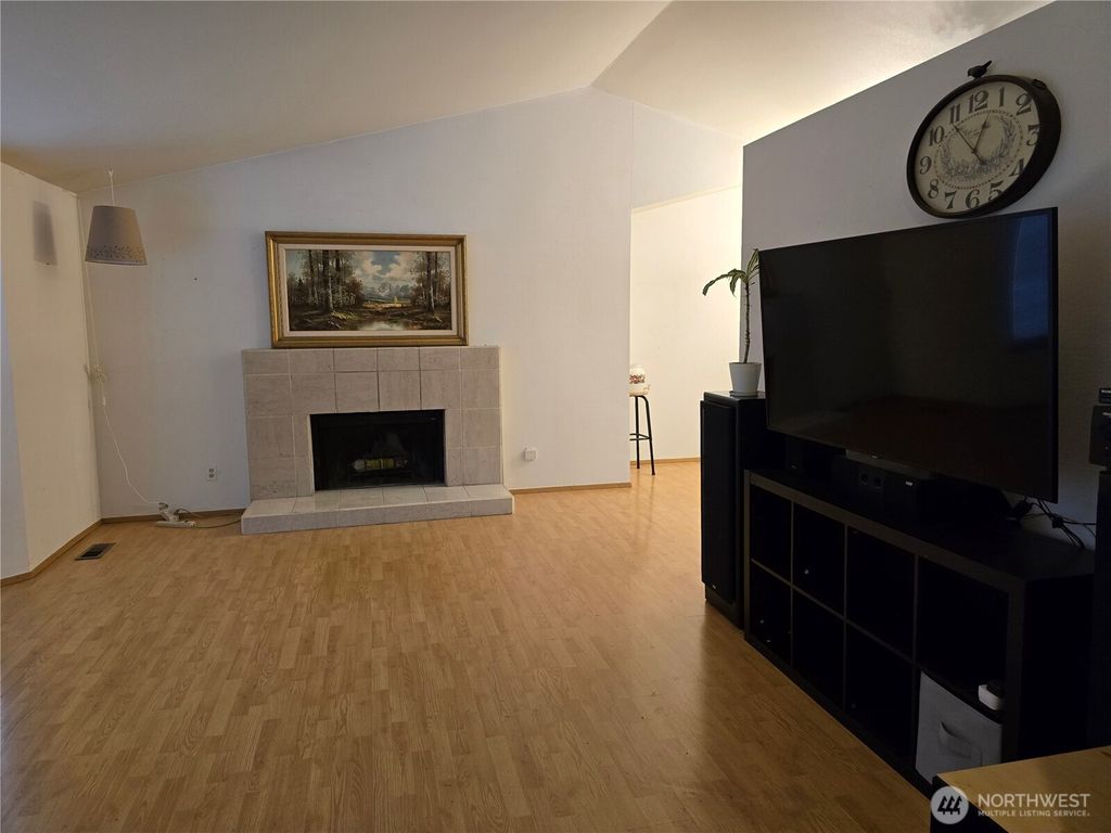 Photo of 1223 SW 353rd Street, Federal Way, WA 98023 (MLS # 2474627)