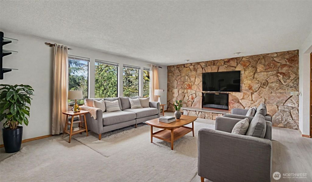 Photo of 9628 123rd Avenue SE, Renton, WA 98056 (MLS # 2490824)