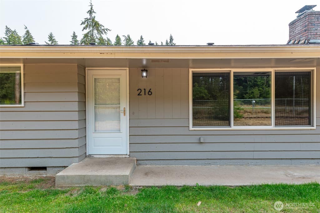 Photo of 216 E Sleeper Road, Oak Harbor, WA 98277 (MLS # 2565423)