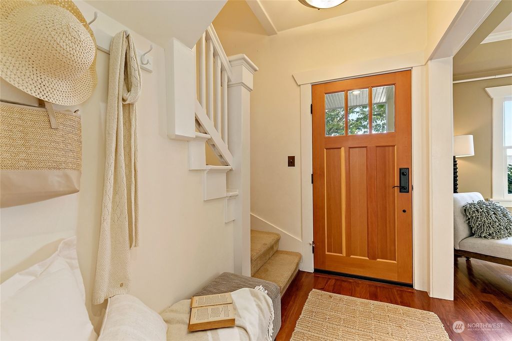 Photo of 6528 Sycamore Avenue NW, Seattle, WA 98117 (MLS # 2285107)