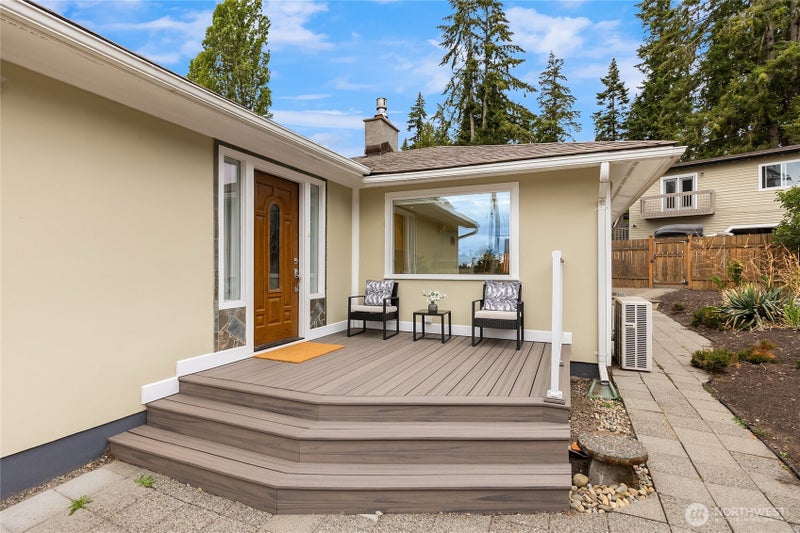 26107 James Lane NE
