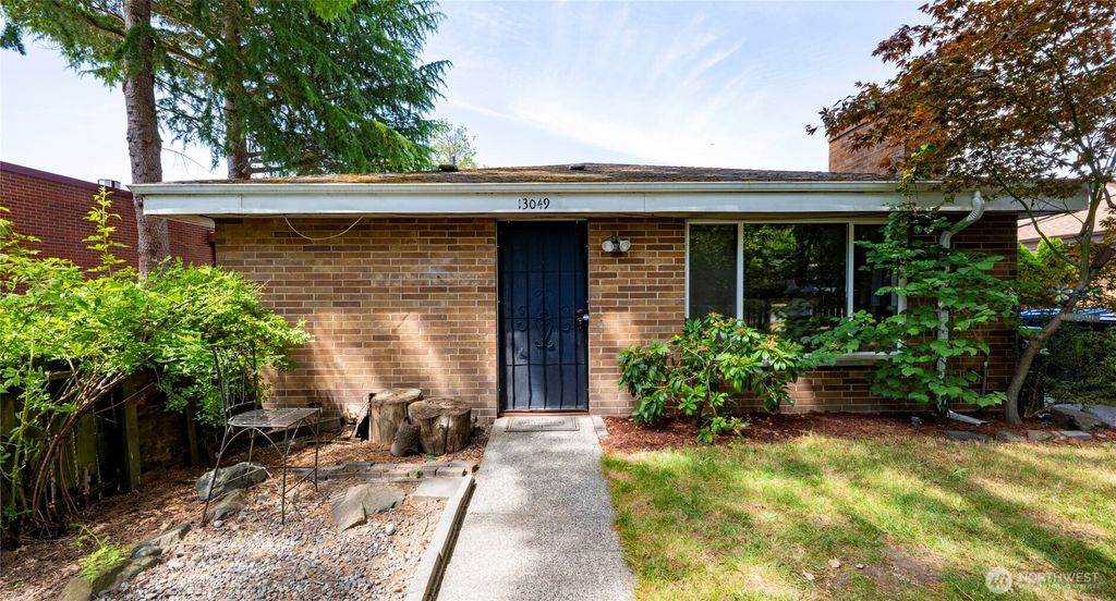 Photo of 13049 35th Avenue NE, Seattle, WA 98125 (MLS # 2400327)