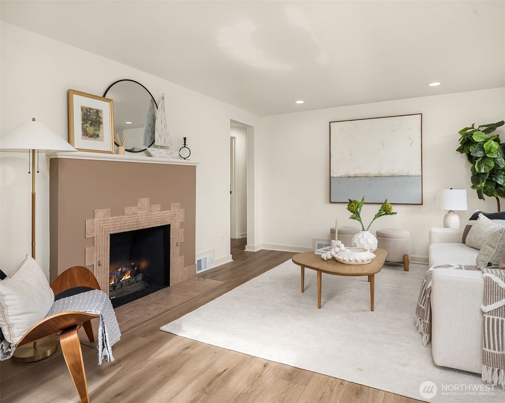 Photo of 12517 22nd Avenue NE, Seattle, WA 98125 (MLS # 2476037)