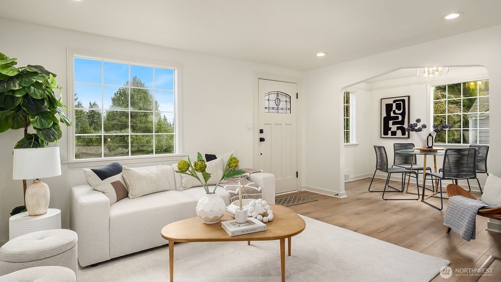 Photo of 12517 22nd Avenue NE, Seattle, WA 98125 (MLS # 2476037)