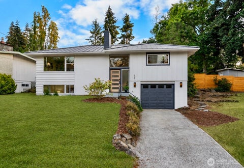 Photo of 529 S 302nd Street, Federal Way, WA 98003 (MLS # 2574187)