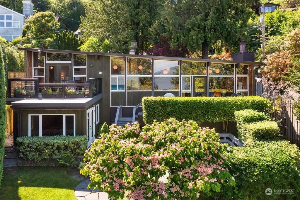 Photo of 345 Randolph Avenue, Seattle, WA 98122 (MLS # 2073093)