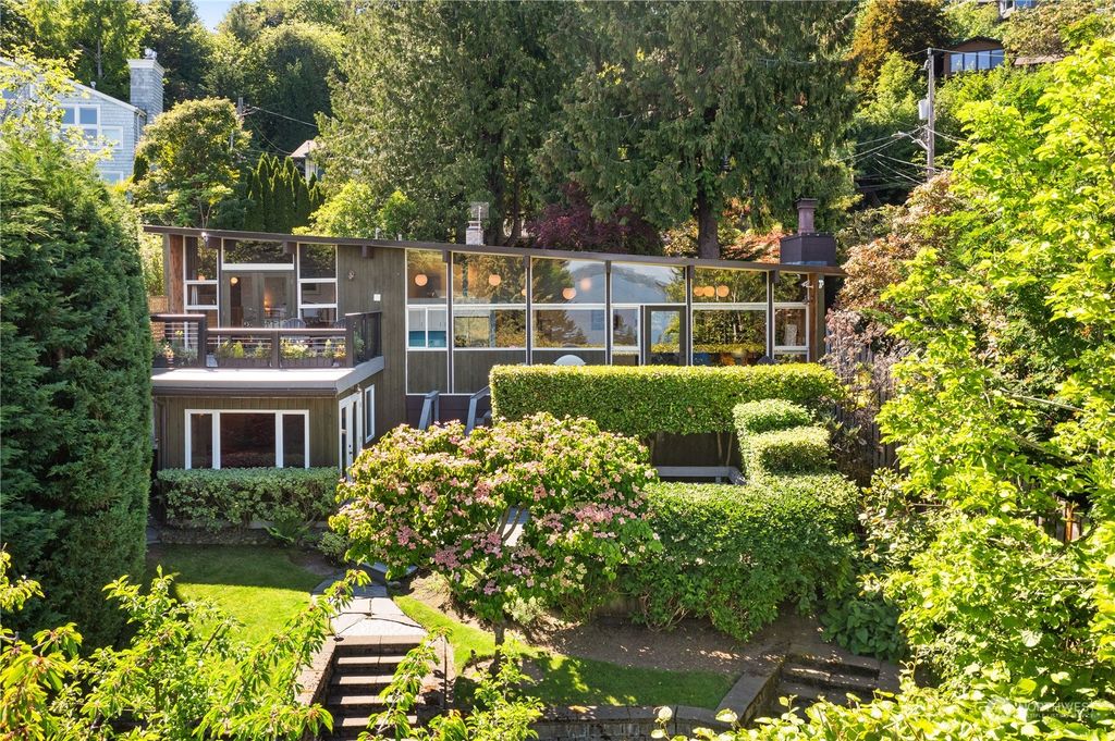 Photo of 345 Randolph Avenue, Seattle, WA 98122 (MLS # 2073093)