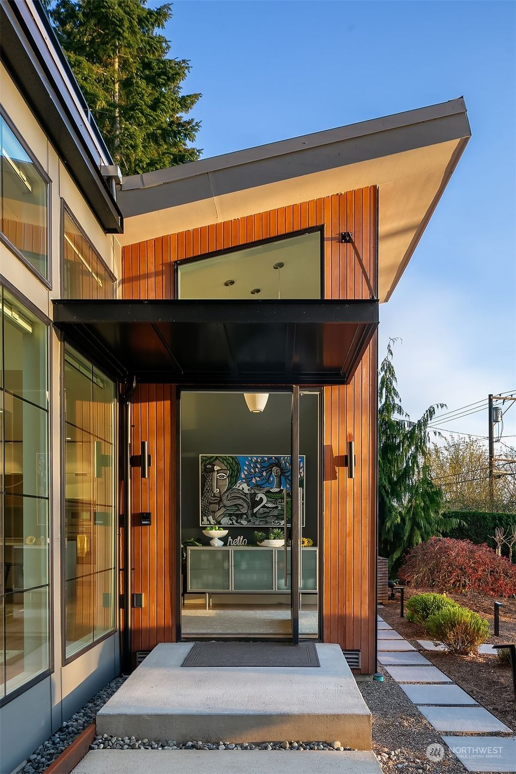 Photo of 2662 E Lake Sammamish Parkway NE, Sammamish, WA 98074 (MLS # 2217800)