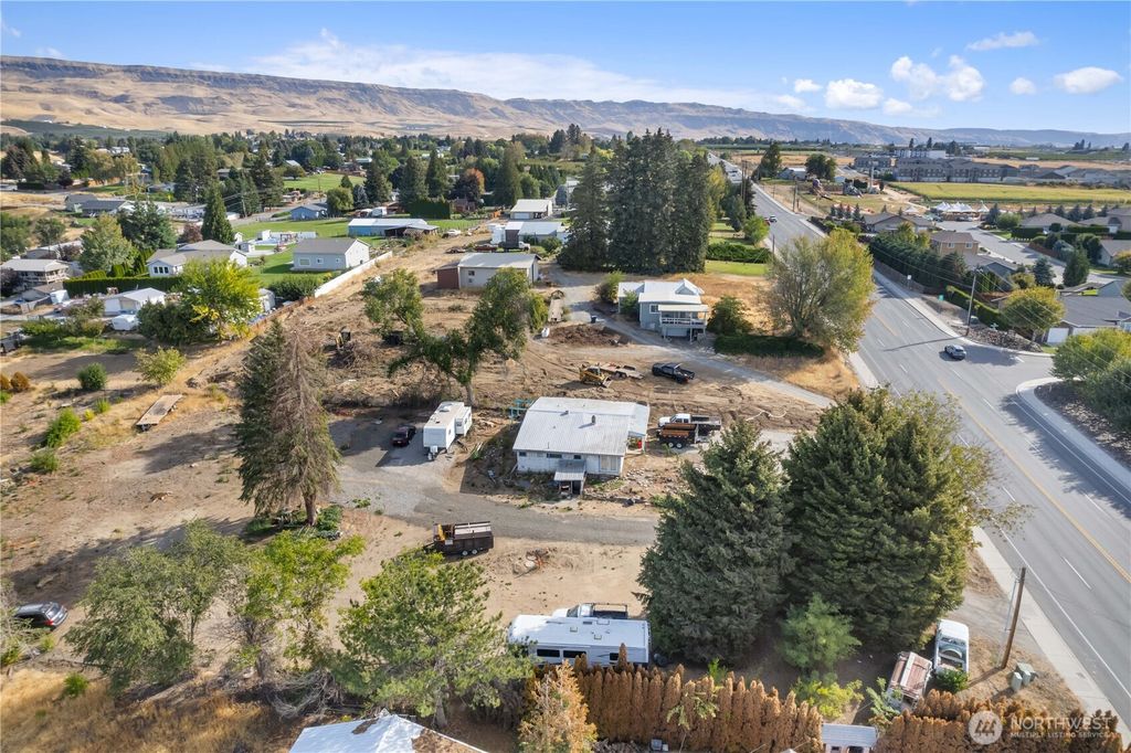 Photo of 1981 Grant Road, East Wenatchee, WA 98802 (MLS # 2528644)