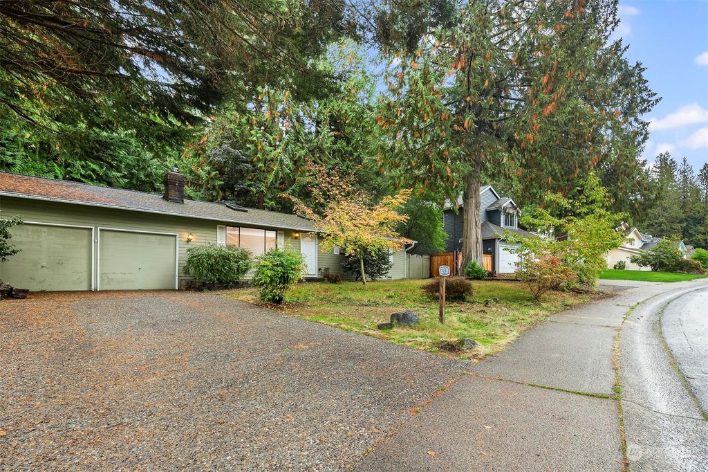 Photo of 22131 NE 13th Place, Sammamish, WA 98074 (MLS # 2166201)