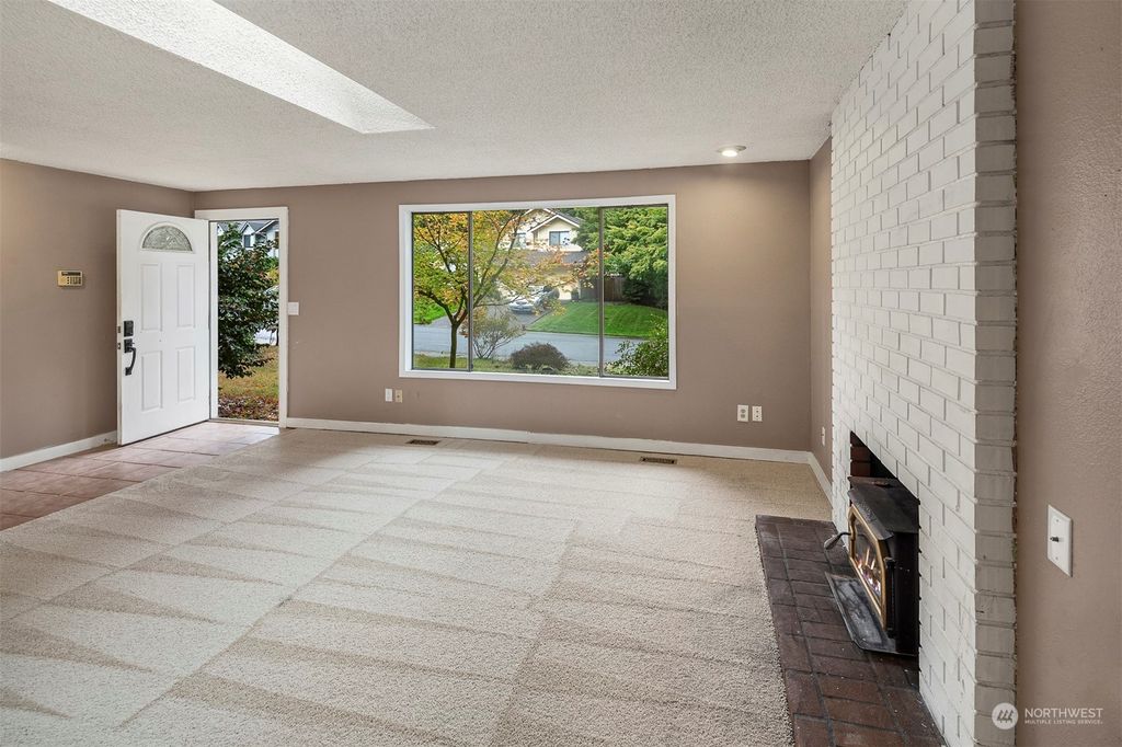 Photo of 22131 NE 13th Place, Sammamish, WA 98074 (MLS # 2166201)