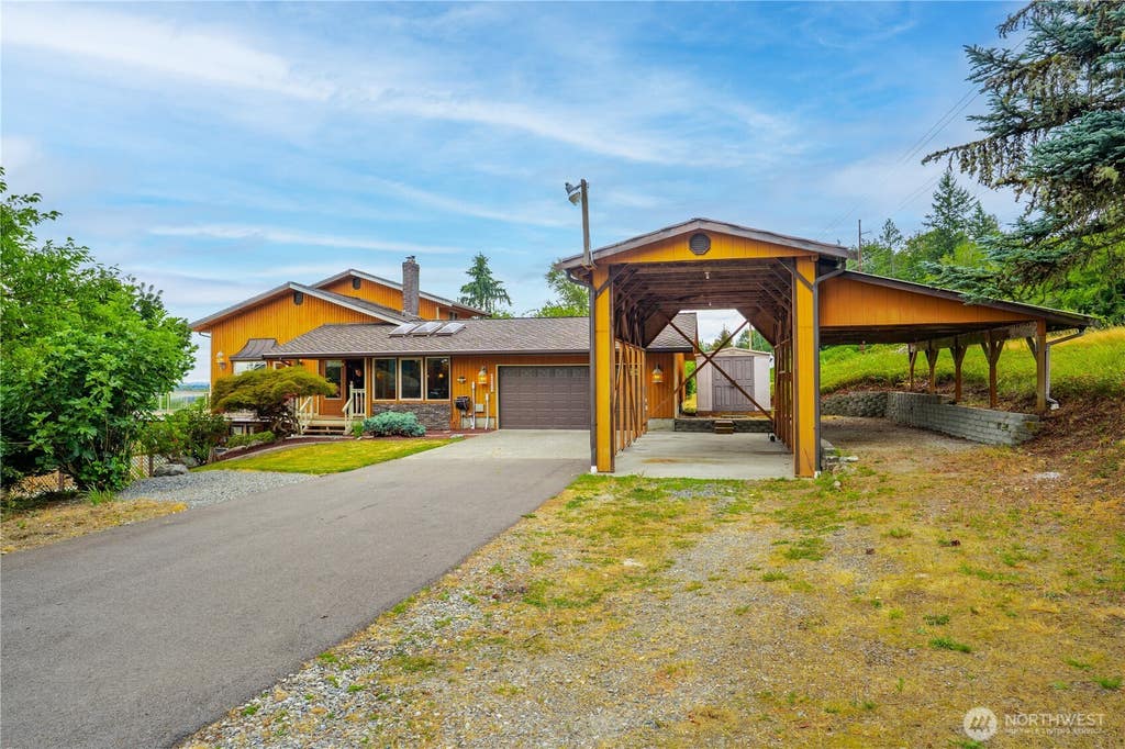 Photo of 7825 92nd Place NE, Marysville, WA 98270 (MLS # 2562214)