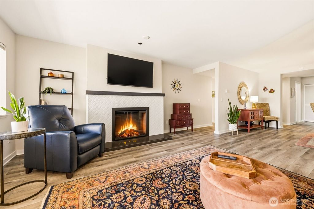 Photo of 1902 Bridgeport Way W #105, University Place, WA 98466 (MLS # 2528419)