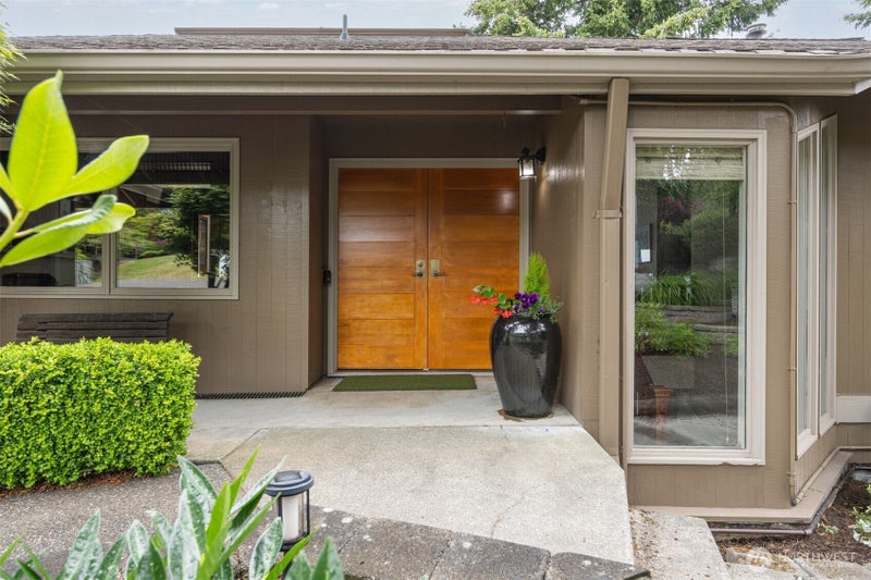 24 Shorewood Drive