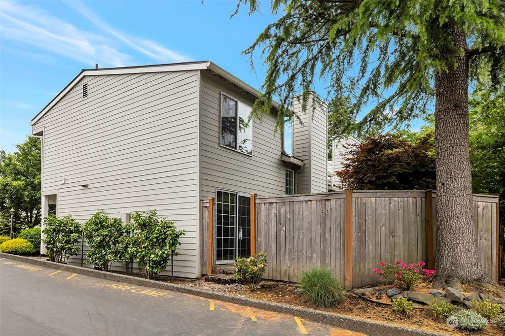 Photo of 811 9th Avenue S, Kirkland, WA 98033 (MLS # 2250232)