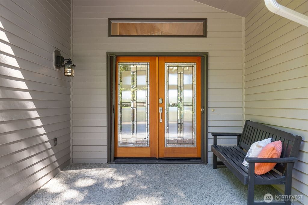 Photo of 9736 49th Avenue NE, Seattle, WA 98115 (MLS # 2383166)