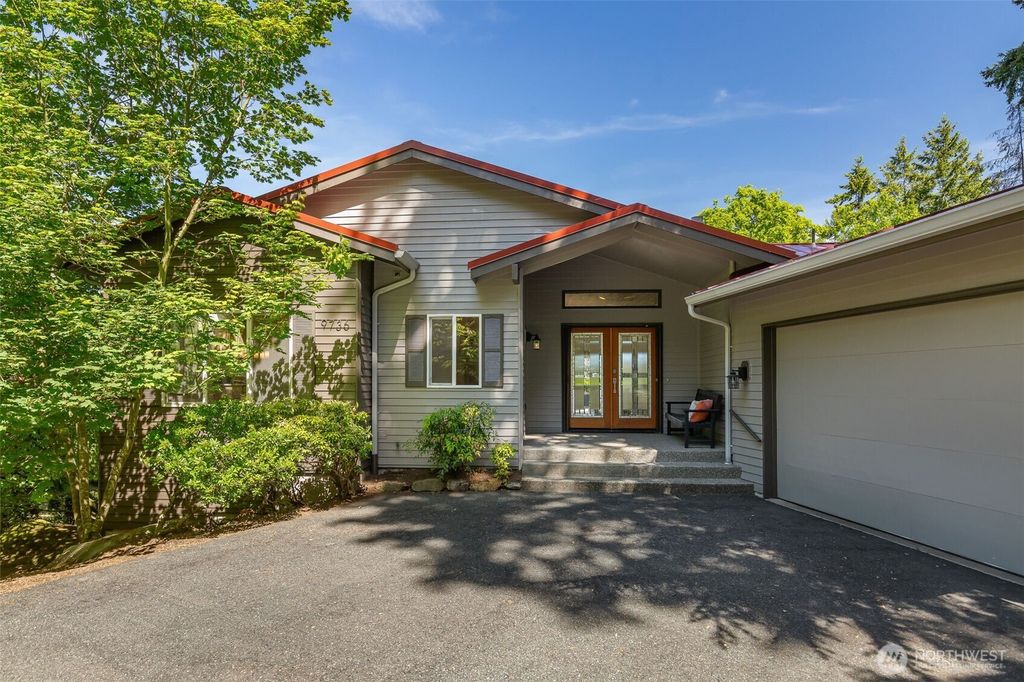 Photo of 9736 49th Avenue NE, Seattle, WA 98115 (MLS # 2383166)