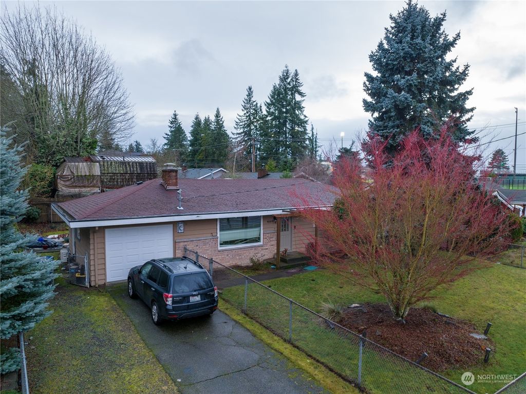 Photo of 12211 NE 80th Street, Kirkland, WA 98033 (MLS # 2192544)