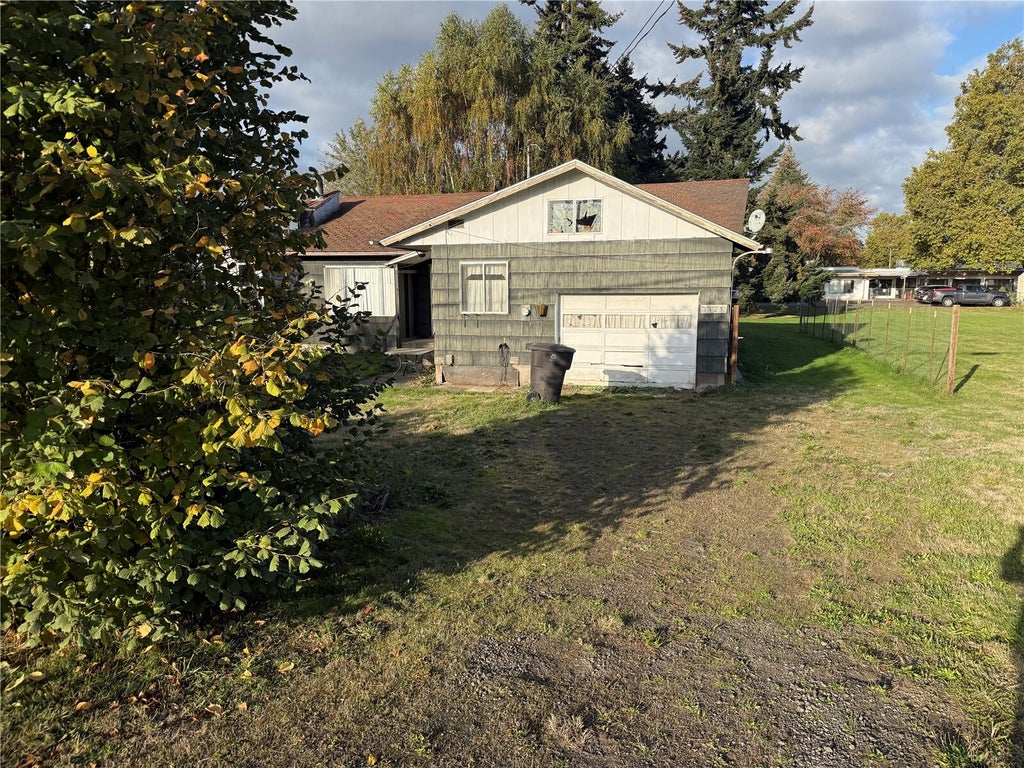 Photo of 1425 River Road, Longview, WA 98632 (MLS # 2597761)