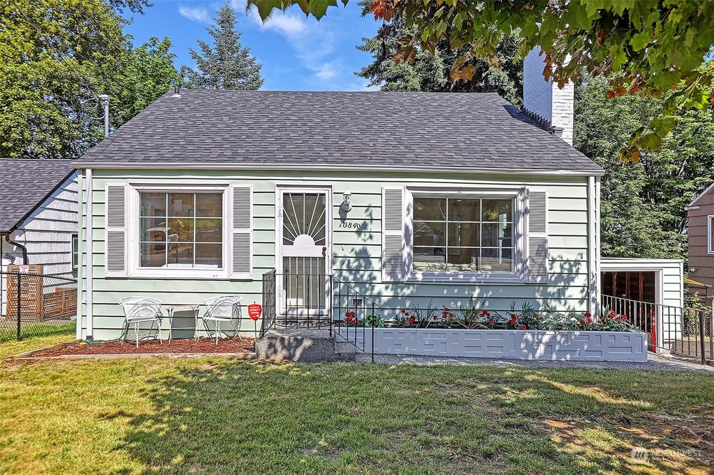 Photo of 10840 26th Avenue S, Burien, WA 98168 (MLS # 2130141)