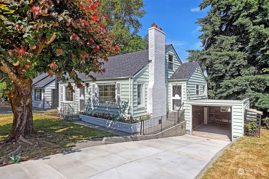 Photo of 10840 26th Avenue S, Burien, WA 98168 (MLS # 2130141)