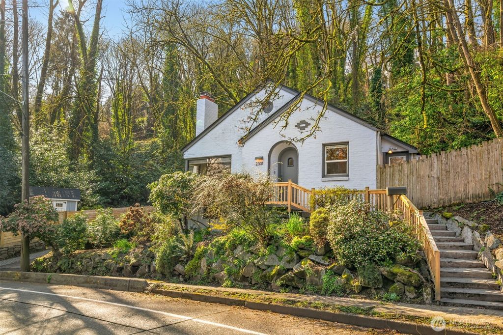 Photo of 2301 Delmar Drive E, Seattle, WA 98102 (MLS # 2546034)