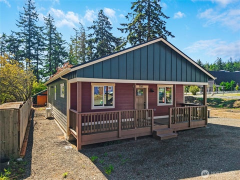 Photo of 1261 18th Street, Port Townsend, WA 98368 (MLS # 2579073)