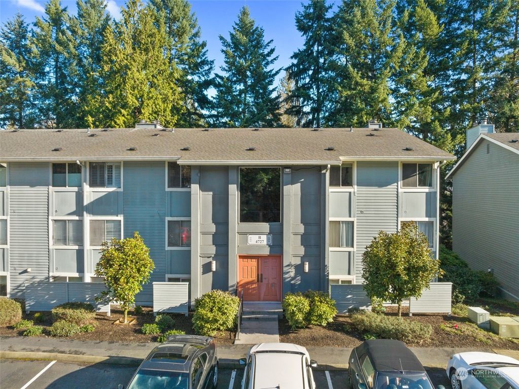Photo of 4727 W Lake Sammamish Parkway SE #B105, Issaquah, WA 98027 (MLS # 2201722)