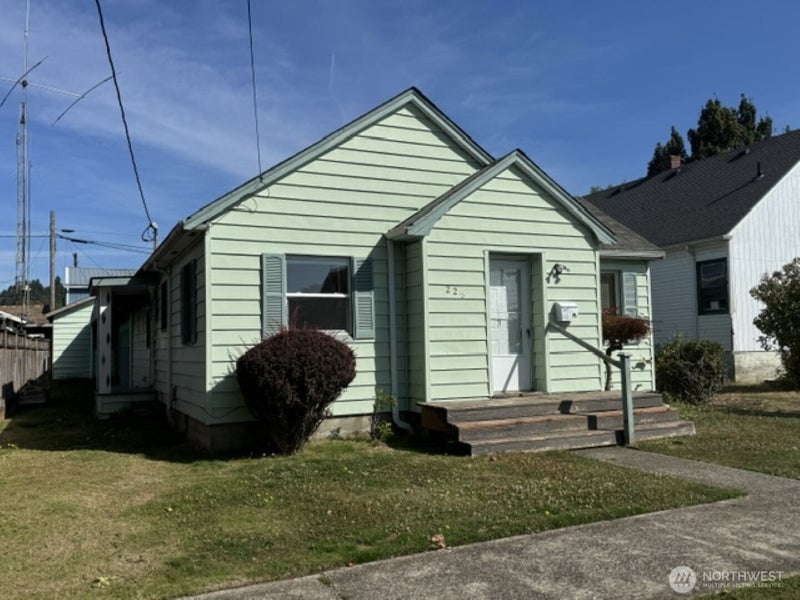 225 SW Lewis Street