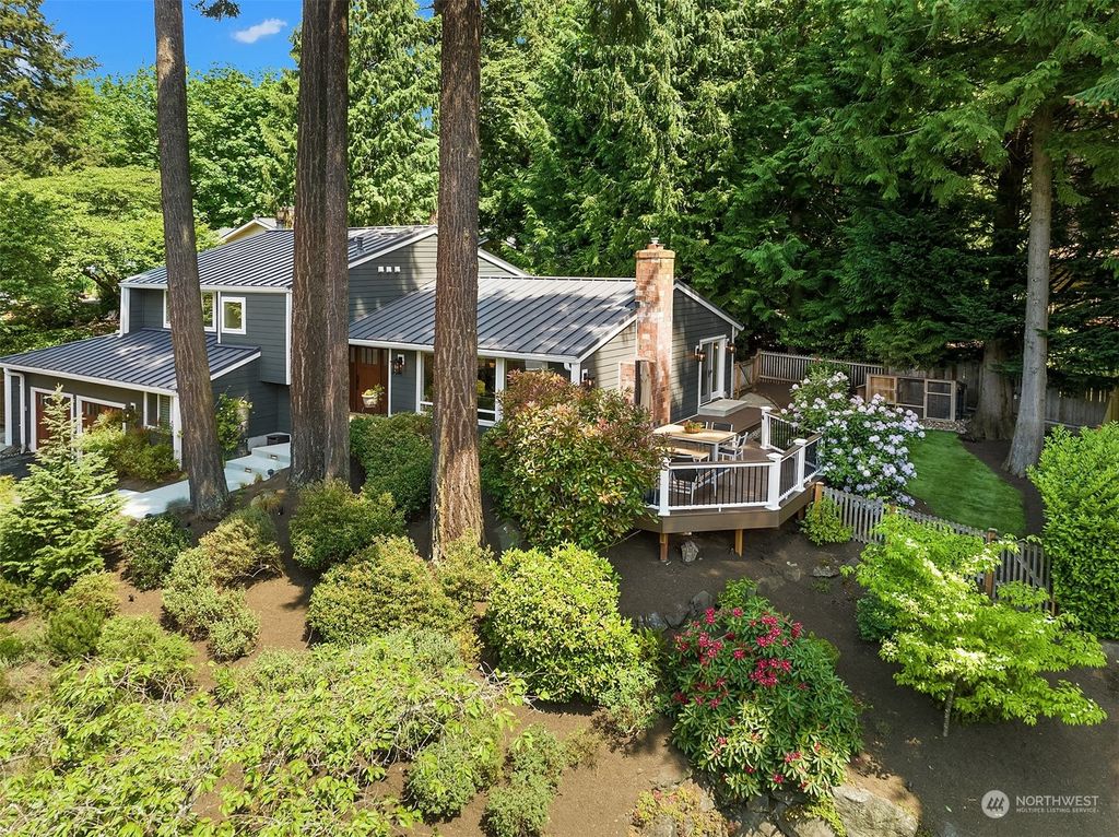 Photo of 8620 SE 60th Street, Mercer Island, WA 98040 (MLS # 2101667)