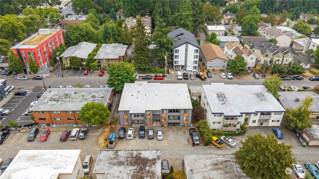 Photo of 12333 33rd Avenue NE, Seattle, WA 98125 (MLS # 2190425)