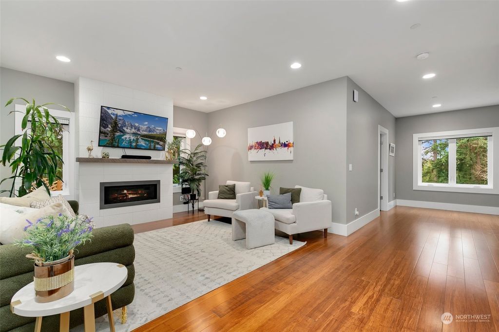 Photo of 1312 211th Avenue NE, Sammamish, WA 98074 (MLS # 2194894)