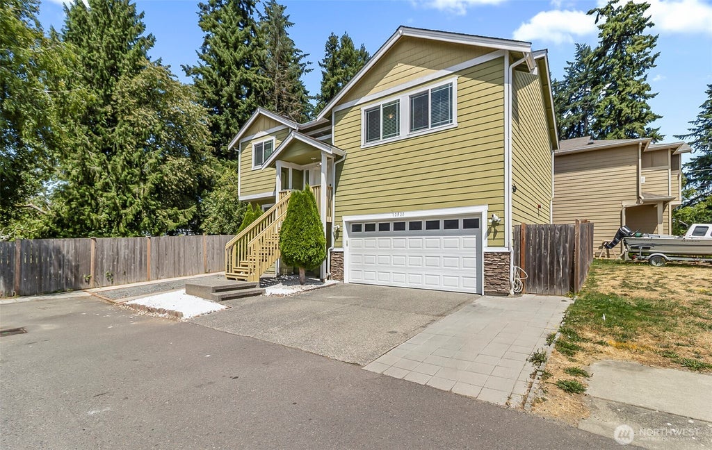 Photo of 12520 24th Place W, Everett, WA 98204 (MLS # 2562061)