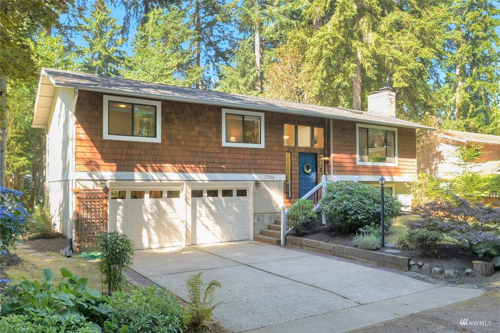 Photo of 7704 NE 140th Street, Kirkland, WA 98034 (MLS # 1992990)