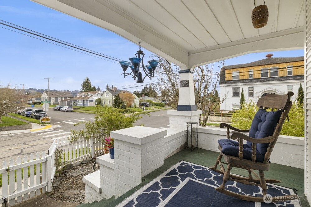 902 Wood Avenue