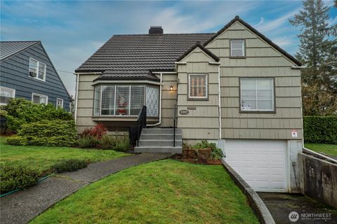 Photo of 1302 Arnold Street, Aberdeen, WA 98520 (MLS # 2455217)